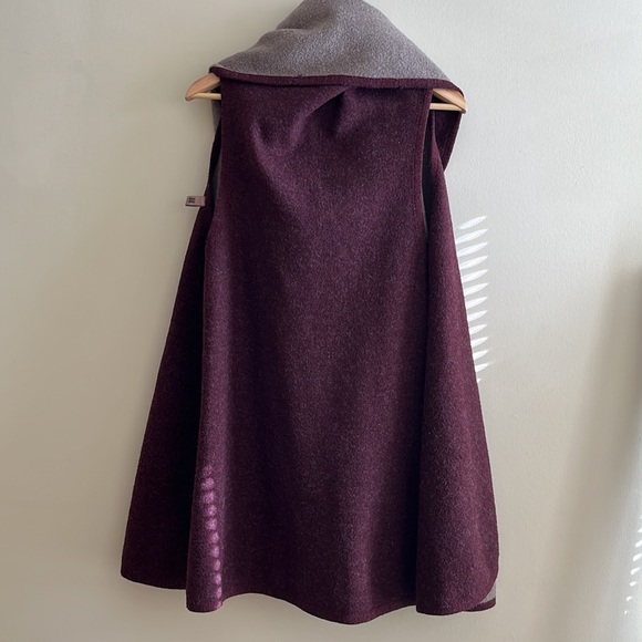 Look Cape Coat - Picture 2 of 4